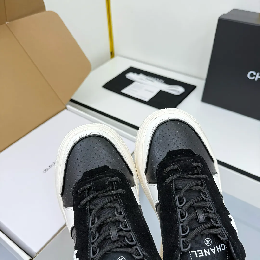 👟👟Ex-factory price 620👟👟 Chanel bread shoes ~ original calfskin panda shoes Chanel 25C latest hot style panda black and white sports shoes casual sneakers Xiaoxiang hot item classic black and white panda color coco girls must pay Fabric: original custom mixed sheepskin lining: original imported breathable mesh lining outsole: Original molded rubber + TPU combination Size: Women's 35-41